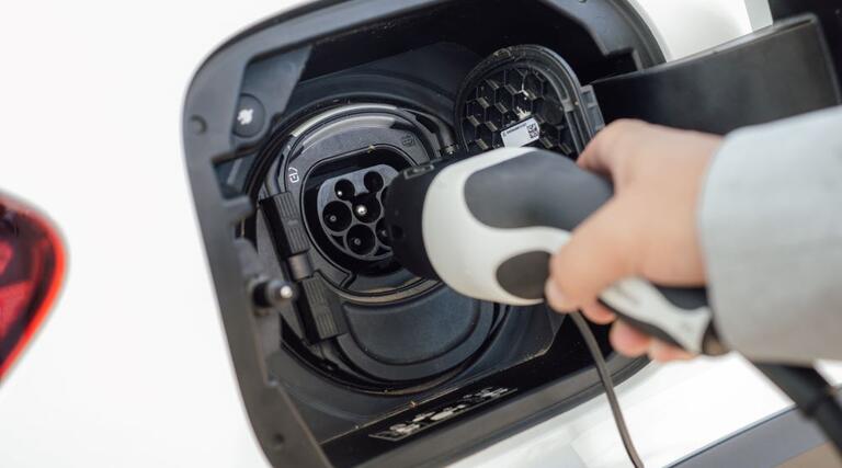 Schneller, nachhaltiger, hyper: Neue Ladeoptionen für E-Autos