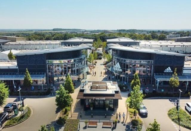 Zweibrücken Fashion Outlet betreibt mit den Pfalzwerken größten Schnellladestandort der Region