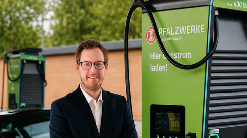 Zitat zur datenbasierten Standortoptimierung und Weiterentwicklung von Ladestandorten vor einer HPC-Ladesäule der Pfalzwerke