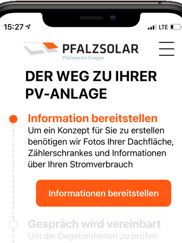 Smartphone mit geöffneter App.