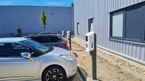 e-auto ladesaeule firma