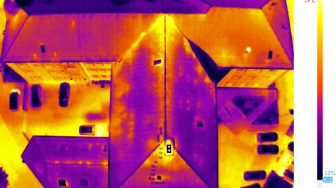 Thermografieaufnahme von einer Drohne: Wärmebild eines Daches | © Pfalzwerke