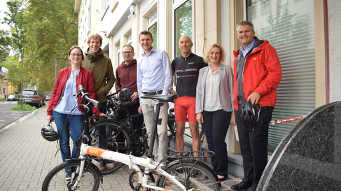 Pfalzwerke-Gruppe mit Fahrrad