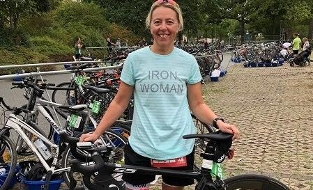 Susanne Becker mit Fahrrad