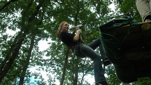 Natascha Neßling bei einem Team-Building-Ausflug Natascha Neßling beim Klettern