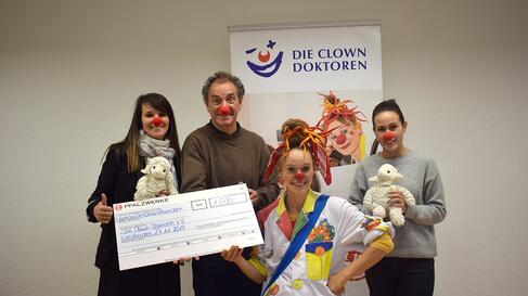 Spendenuebergabe Clown Doktoren e.V. Spendenuebergabe Clown Doktoren e.V.