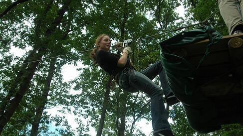Natascha Neßling bei einem Team-Building-Ausflug Natascha Neßling beim Klettern