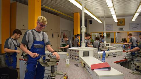 Azubis Werkstatt Azubis in der Werkstatt
