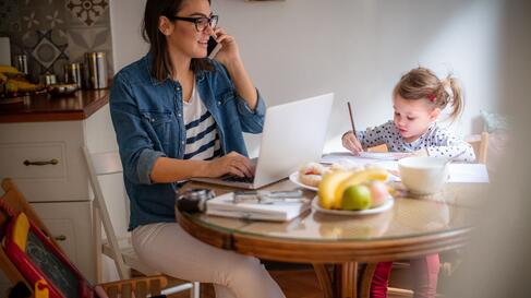 Home Office Frau Kind Home Office Frau Kind