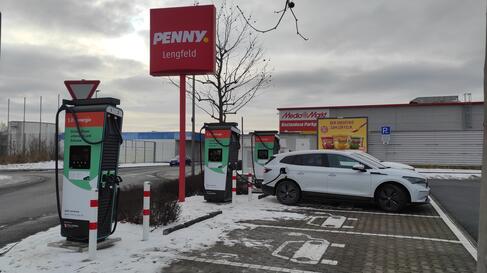 Pfalzwerke Ladepark am PENNY in WĂŒrzburg Ladeinfrastruktur, LEH, E-MobilitĂ€t, Lebensmitteleinzelhandel, Standortparnter